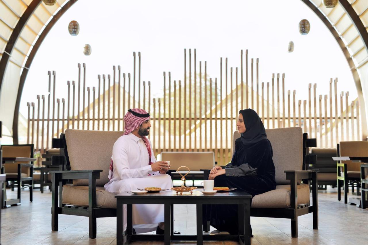 Intercontinental Riyadh By Ihg Экстерьер фото A Saudi Arabian man and woman in traditional dress